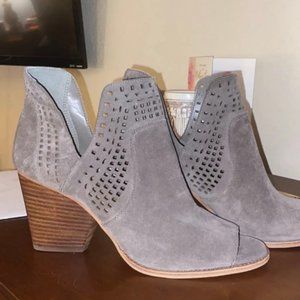 GB low - ankle boots, gray suede, size 10